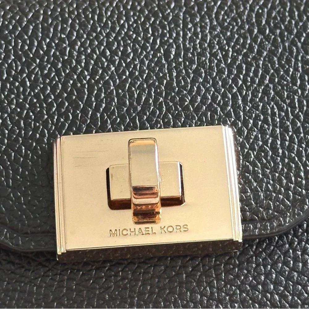NWOT Michael Kors “Cassie” Key Chain Wallet - Picture 3 of 10